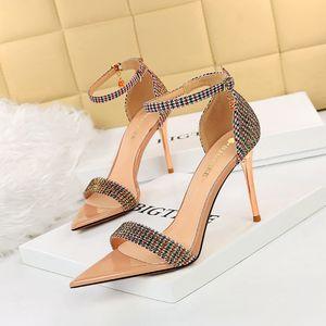 Pointed High Heels slider icon 0